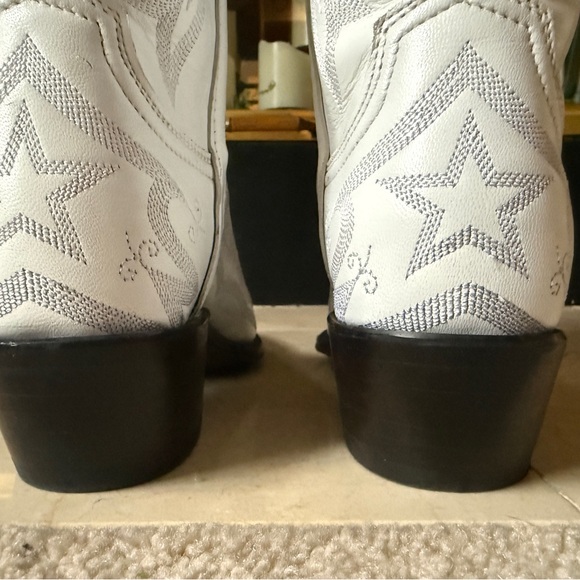 NIB Lucchese Gina White Boot size 7 B
$795 - Picture 7 of 11